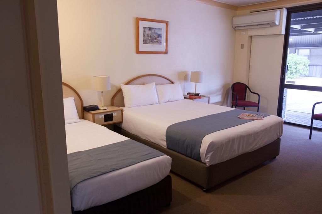 Longreach Motor Inn Екстериор снимка