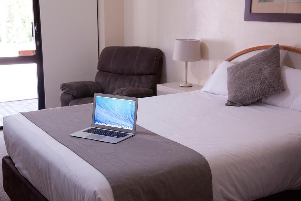 Longreach Motor Inn Екстериор снимка
