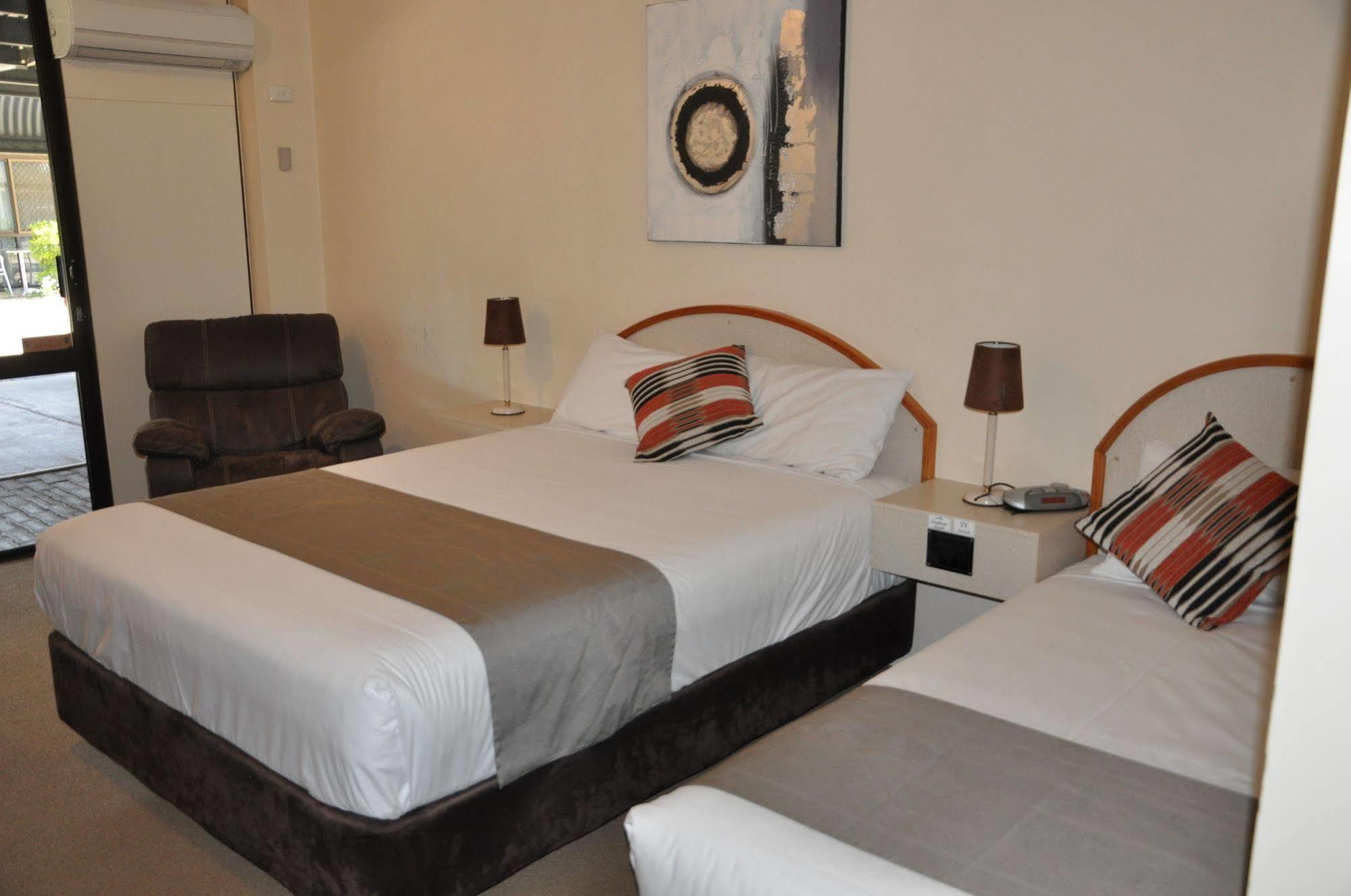 Longreach Motor Inn Екстериор снимка